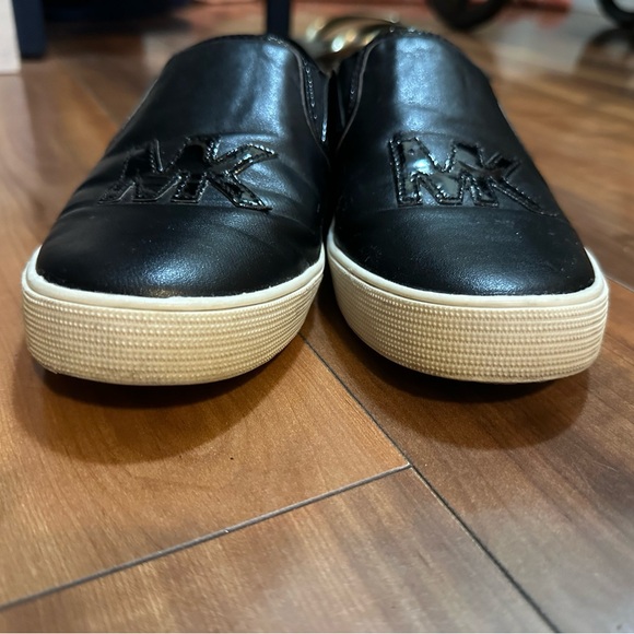 Michael Kors - Sadie Girls Leather Slip Ons - Black Size 4 (Can Fit Women’s 6) - Picture 5 of 11